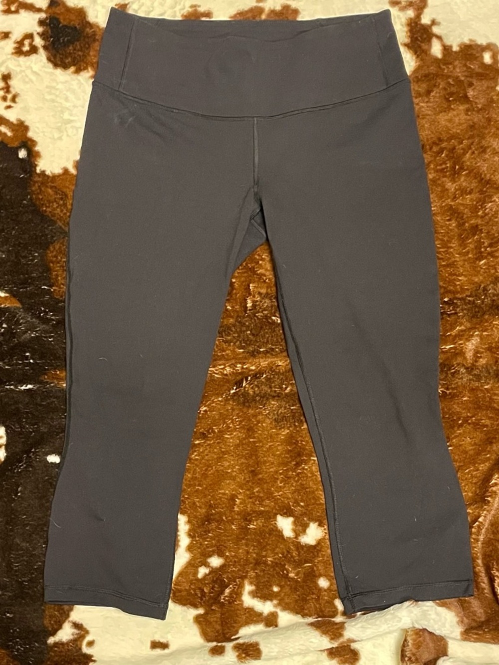 Patagonia Women’s Centered Black Crop Leggings size Medium; EUC - Picture 3 of 11